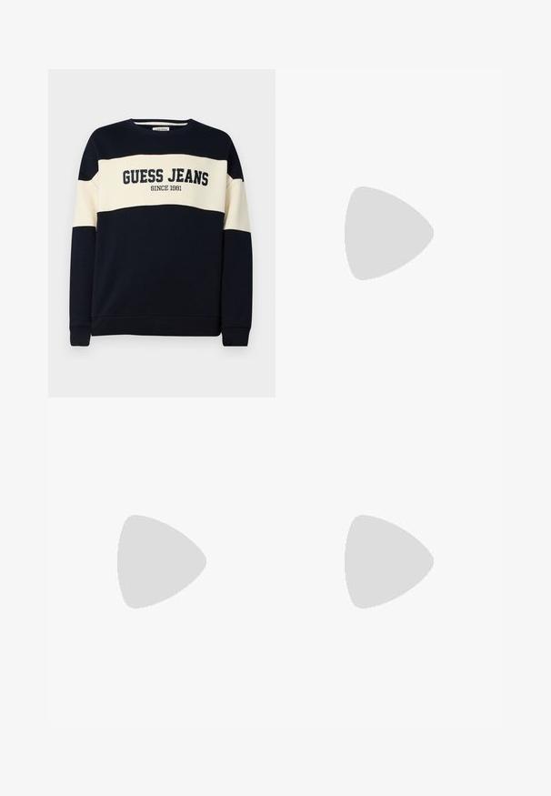 Tengerész kék pulóver bézs vízszintes csíkkal, a "GUESS JEANS" szöveggel és a "SINCE 1981" részlettel. Puha pamut anyagból készült.; Fekete, egyenes szabású, szabott nadrág sima anyagból. Övhurkokkal és redőzéssel a elülső részen.; Fehér bőr sportcipő sima felülettel, kerek orral, lapos fűzőkkel és textúrált talppal. Szürke velúr díszítés a saroknál.; Átlátszó műanyag napszemüveg téglalap alakú barna lencsékkel, vékony, átlátszó karokkal és fém díszítésekkel a halántéknál.