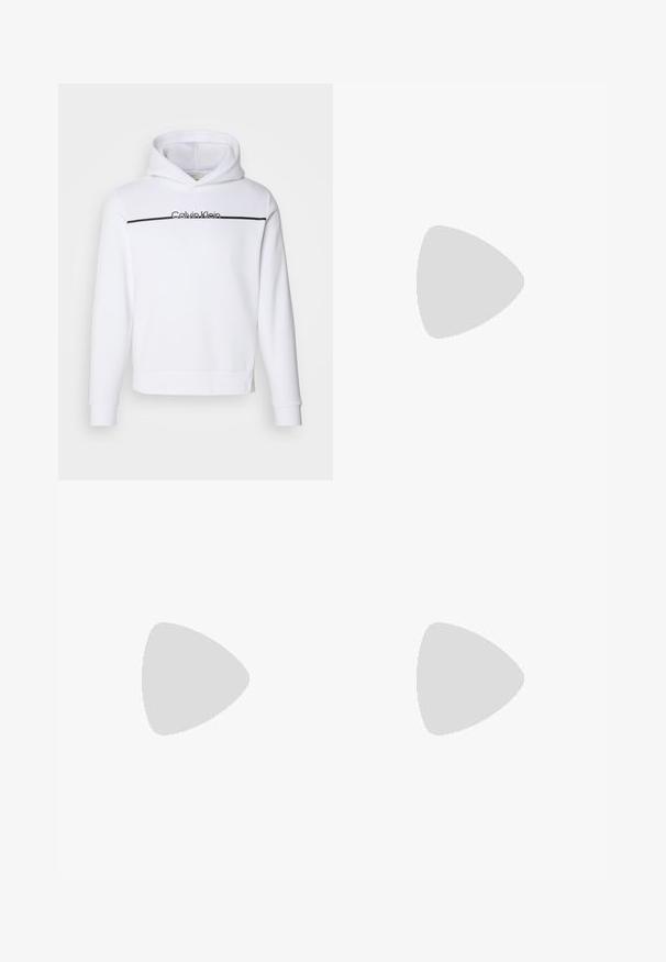 Balts kapucīnus džemperis no kokvilnas maisījuma, ar melnu horizontālu svītru un "Calvin Klein" logotipu, kas izceltas melnā krāsā krūšu daļā.; Melna džinsu auduma bikses ar taisnām kājām, ar poga slēgšanu, piecām kabatām un minimāliem diegiem tīram izskatam.; Melna āda sašūta kurpe ar noapaļotu purngalu, gludu tekstūru, minimālu šuvju skaitu un zemu gumijas papēdi. Logo uz papēža.; Melna sporta soma, izgatavota no teksturēta sintētiska materiāla. Iekļauj divas rokturus un regulējamu plecu siksnu. Vienkāršs dizains bez redzamām rakstu zīmēm.