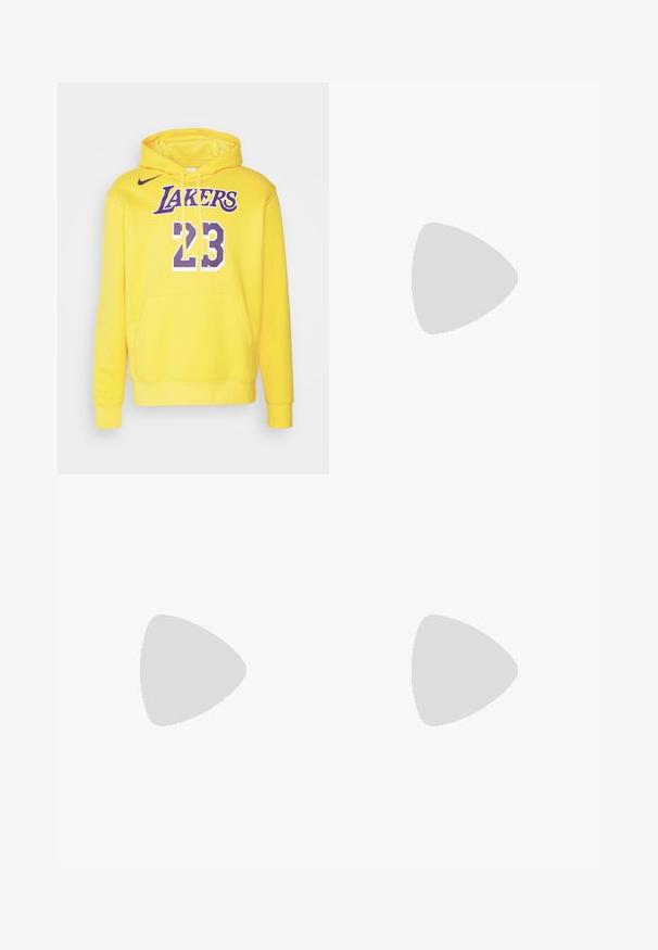 Gul huvtröja med en framficka, med "LAKERS" i lila och "23" i vitt och lila. Tillverkad av mjukt, texturerat tyg.; Pegador BARROW - Löst sittande jeans - sand washed blue; Svart läderloafer med en tofsdetalj, med en kraftig svart sula och gul söm längs kanten. Strukturerad yta.; Tre-lager silvermetallhalsband med eleganta, flexibla kedjor med en svag glans, säkrad med ett kräftklämma och justerbar kedja.