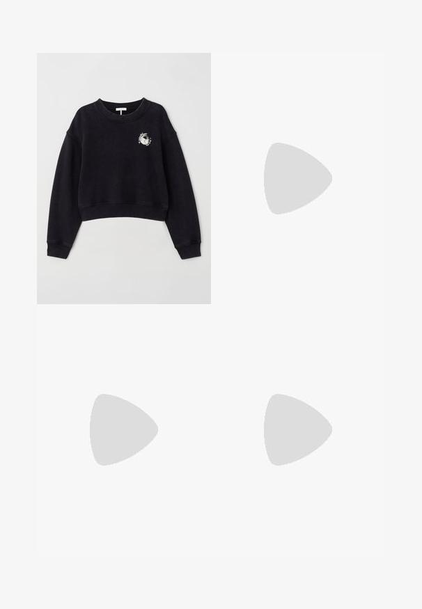 rag & bone VINTAGE DISCO  - Melegítőfelső - blackmult; Fekete, sima anyagból készült, szabott nadrág, egyenes vonalú szabással és két oldalsó zsebbel. Elegáns és minimalista kialakítás.; Fekete bőr balettcipő lekerekített orral, sima tekstúrával, minimális varrással és rugalmas talp kialakítással.; Fekete bőr kézitáska ívelt designnal, ezüst szegecsekkel, csattal és két oldalsó zsebbel. Állítható vállpánt a hordozási lehetőségekhez.