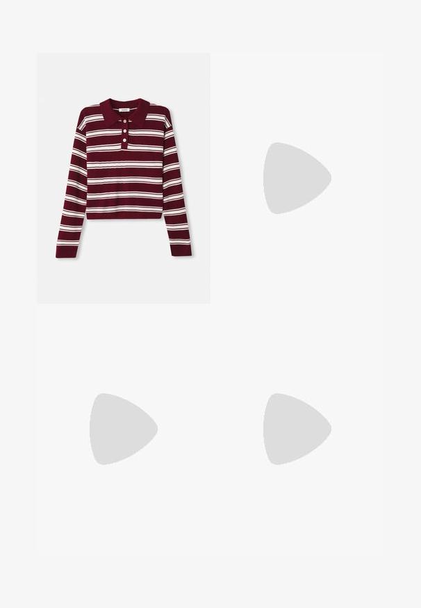 Burgundska polo majica z dolgimi rokavi z belimi vodoravnimi črtami, ki ima ovratnik in tri gumbe spredaj. Mehka textura.; Bele široke jeans hlače iz denima. Imajo gumbasto zapiranje, sprednje in zadnje žepe ter šivane šive. Gladka tekstura z minimalnimi detajli.; Športni čevlji z belim usnjenim zgornjim delom, sivim semišem na prstih in tremi črnimi črtami. Imajo modro logo na jeziku in teksturiran gumijast podplat.; Roza usnjena torbica z strukturirano obliko, ki ima sijoč zapirni mehanizem in en sam nastavljiv ročaj. Teksturna površina z zlatimi dodatki.