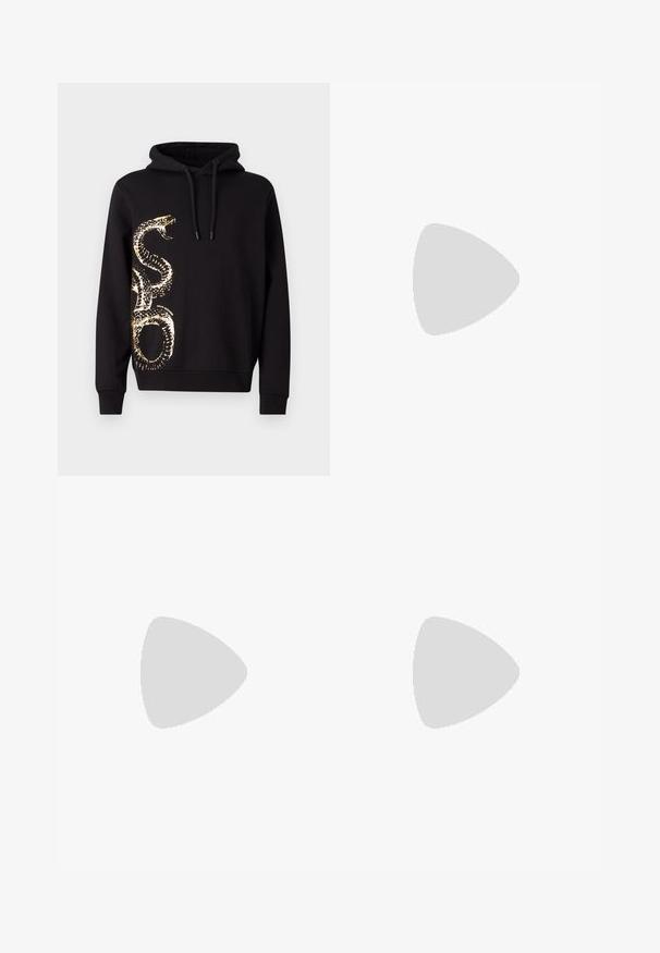 Hoodie noir avec un design graphique de serpent doré d'un côté. Fabriqué en tissu doux avec une capuche à cordon et des poignets côtelés.; Filippa K TERRY CROPPED TROUSERS - Pantalon classique - sage melange; Baskets en cuir blanc avec une finition lisse, bout arrondi, lacets plats et semelle texturée. Présente un logo discret sur le talon.; Lunettes de soleil noires rondes avec verres sombres et branches en métal fines. Comprend des embouts transparents et des accents argentés au niveau de la charnière. Design minimaliste.
