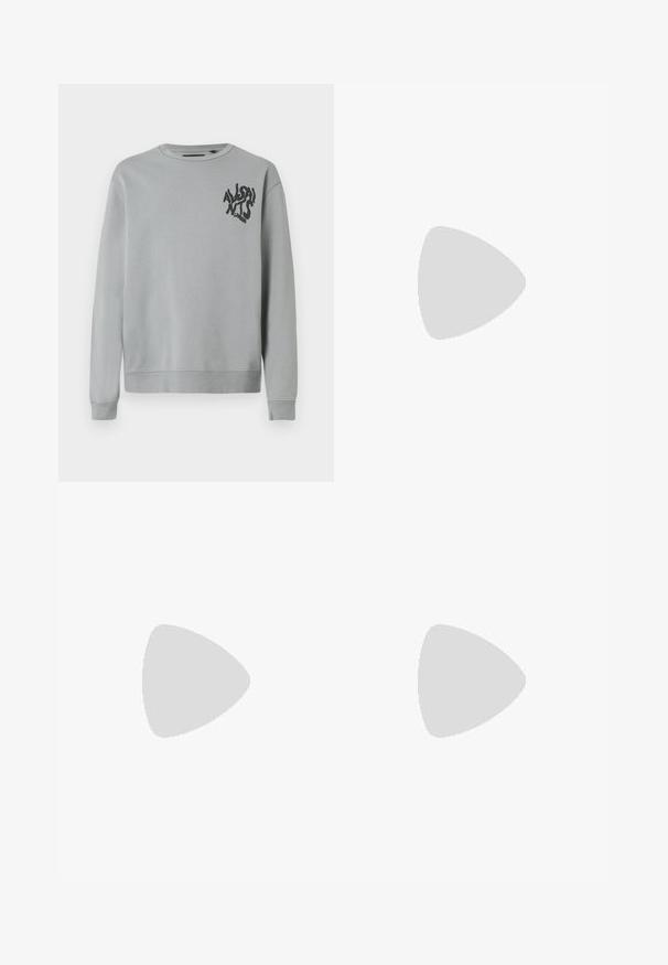 Sudadera gris claro hecha de tejido suave, con cuello redondo y mangas largas. Texto gráfico negro en el área izquierda del pecho.; Jeans de mezclilla azul claro con un diseño de pierna recta, cinco bolsillos, cierre de botón, ligeramente desgastados y detalles de costura en contraste.; Zapatilla blanca con parte superior de cuero liso y perfil bajo. Presenta una puntera redondeada, seis ojales y una suela de goma texturizada.; Bolso bandolera de nylon gris con dos bolsillos frontales con cremallera, correa ajustable y acento de logo. Textura suave con un diseño moderno.