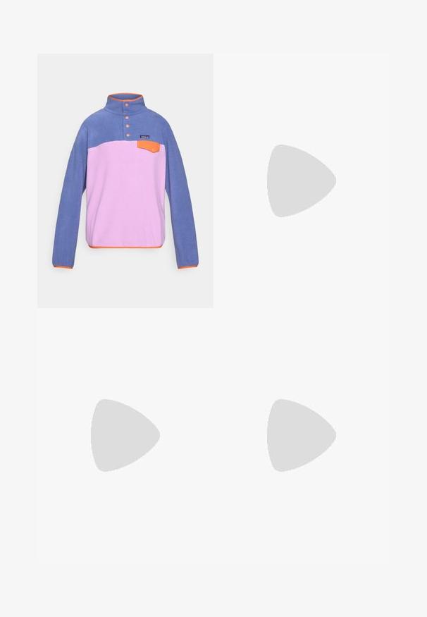 Pólo de fleece com colarinho alto, apresentando a parte superior azul, a inferior rosa, detalhes laranja, três botões e um pequeno bolso frontal.; T-shirt de manga curta em bege da Patagonia com um pequeno logótipo preto no lado esquerdo do peito, exibido sobre um fundo simples.; Leggings atléticos cinza claro com uma cintura alta, material texturizado, costura suave e detalhe de bolso lateral. Design ajustado em toda a peça.; Sapatilha atlética leve da Columbia em malha branca com uma sola cinza texturizada e tração em borracha. Apresenta um colarinho acolchoado e um design com atacadores.
