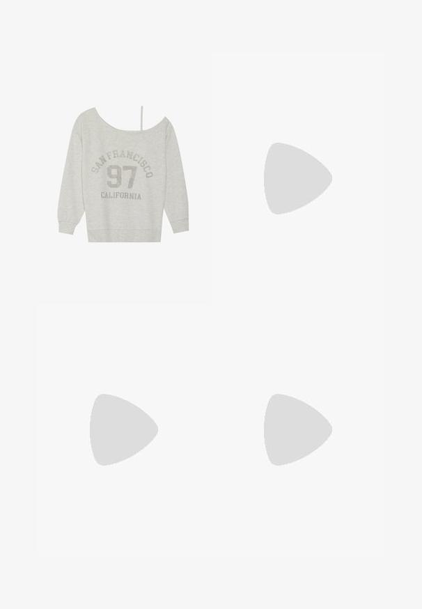 Even&Odd Sweater - mottled light grey; Zwart oversized t-shirt met een afbeelding van een beer en de tekst "NIET SCHATTIG, MAAR WILD" in grote, witte letters. Gemaakt van katoen.; Lichtblauwe, hooggeritste jeans van denim. Beschikken over wijde pijpen, twee gescheurde knievalken en klassieke vijfzakken styling.; Witte high-top canvas sneakers met een zwarte rubberen zool, een rubberen neuskap aan de voorkant en zes gaatjes voor veters, met een schone, minimalistische uitstraling.