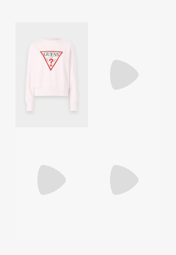 Sweatshirt rose à col rond avec un design cropped, mettant en avant un logo de marque triangulaire rouge et noir à l'avant. Tissu doux avec des manches longues.; Jupe noire en maille côtelée avec une taille lisse et des détails texturés décoratifs au niveau de l'ourlet. Présente une silhouette ajustée.; Des sandales noires à talons hauts avec des fines lanières au design noué, un bout carré lisse et un talon aiguille élégant.; Sac à main en métal gris clair avec une bandoulière en chaîne, orné de petits clous métalliques ronds et d'un logo de marque triangulaire.; Boucles d'oreilles en argent avec une finition lisse et brillante. Forme arrondie, conception légère, avec un fermoir à tige.