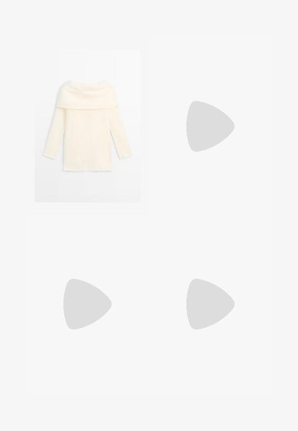 Maglione a maniche lunghe color bianco sporco con collo alto a grande risvolto, texture morbida e orlo dritto, posato su uno sfondo bianco.; Pantaloni larghi marroni realizzati in tessuto morbido, con vita elastica e cordoncino, e due tasche laterali.; Pump nera in pelle con punta appuntita e tacco stiletto sottile, con finitura liscia, mostrata di lato.; Borsa tote in pelle marrone con texture liscia, design con apertura superiore e due spallacci. Presenta cuciture minime e nessun hardware visibile.