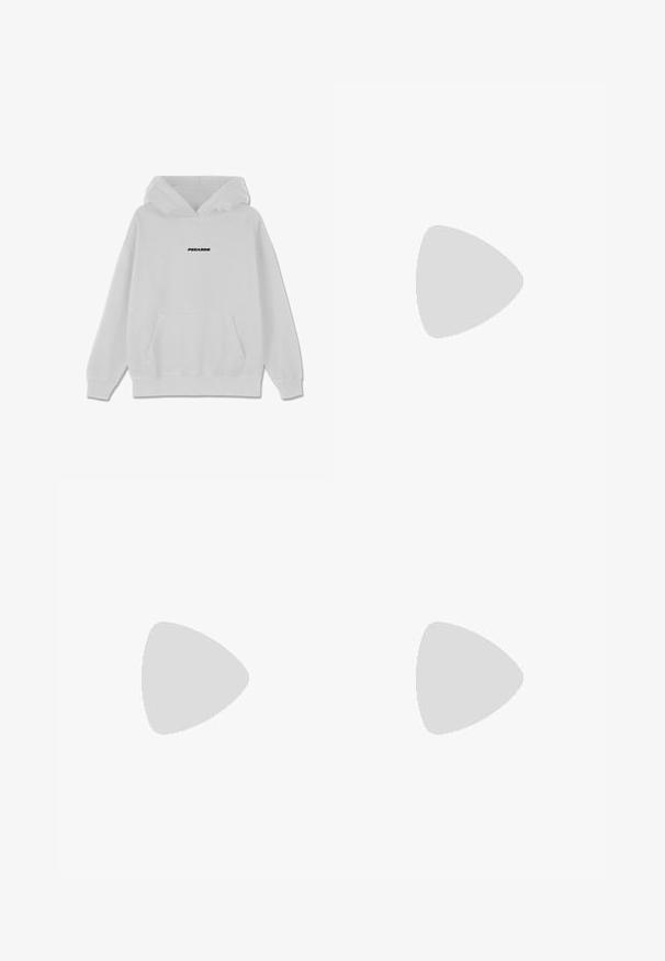 Valkoinen huppari, jossa on etutasku ja nyörillä varustettu huppu. Rinnassa on musta "PEGAODR" -teksti keskitettynä. Pehmeää, puuvillasekoitemateriaalia.; Beige cargo-housut jossa on vetoketjullinen vyötärö, useita sivutaskuja ja rento istuvuus. Valmistettu kevyestä, sileästä kankaasta, jossa on ompelut yksityiskohtia.; Nike lenkkarit, joissa on beigen ja harmaan sävyinen teksturoitu päällinen, mustia yksityiskohtia, suuri "90" logo ja valkoinen nauhakiinnitys. Musta pohja.; Teal kankainen ristivartalopussi, jossa on lyhyet kahvat, vetoketjullinen tasku, etutasku läpällä, säädettävä hihna ja Carhartt-logo edessä.