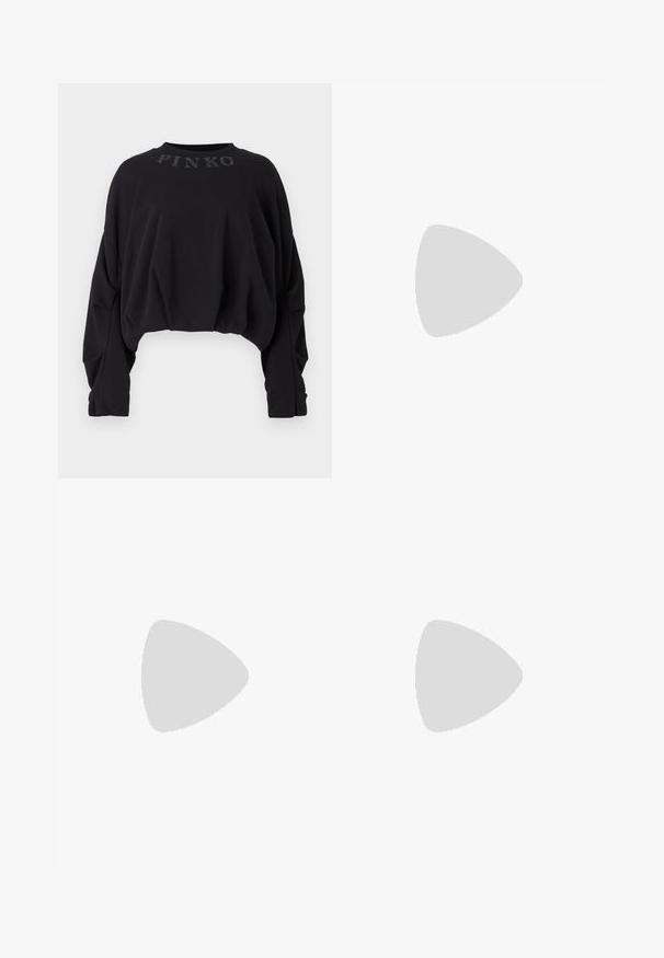 Μαύρο κοντό φούτερ φτιαγμένο από απαλή ύφανση, με στρογγυλή λαιμόκοψη και μακριά μανίκια. Λογότυπο "PINKO" ανάγλυφο μπροστά.; Κοντή πλισέ λευκή φούστα με μαύρη ελαστική ζώνη που φέρει το λογότυπο "LACOSTE". Σχεδίαση μεσαίου μήκους με μαλακή υφή.; Λευκά δερμάτινα αθλητικά παπούτσια με χοντρή λευκή σόλα, μαύρη σουέτ λεπτομέρεια στην φτέρνα και ανάγλυφο λογότυπο στο πλάι. Σχέδιο με κορδόνια και έξι θηλιές.; Μαύρα υπερμεγέθη γυαλιά ηλίου με γεωμετρικό σχήμα, διαθέτοντας σκούρους φακούς και αντίθεση γκρίζα λεπτομέρεια στη σκελετό. Λογότυπο στον βραχίονα.