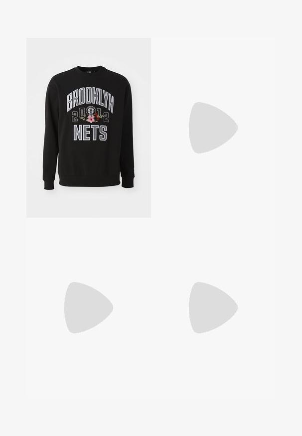 Sweatshirt preto com decote redondo, featuring "Brooklyn Nets" e "2012" bordados em cinza com detalhes florais coloridos. Textura suave.; Camiseta de algodão verde com mangas curtas, decote redondo e um emblema gráfico com "Oyster Crew" e um logótipo em amarelo e vermelho.; Calças de desporto verdes feitas de tecido suave, com cintura elástica, impressão de logotipo de um lado e riscas brancas nas laterais. Corte regular.; adidas Originals ADIDAS GAZELLE SHOES - Botas de futebol de salão - liverpool fc/sea green/footwear white