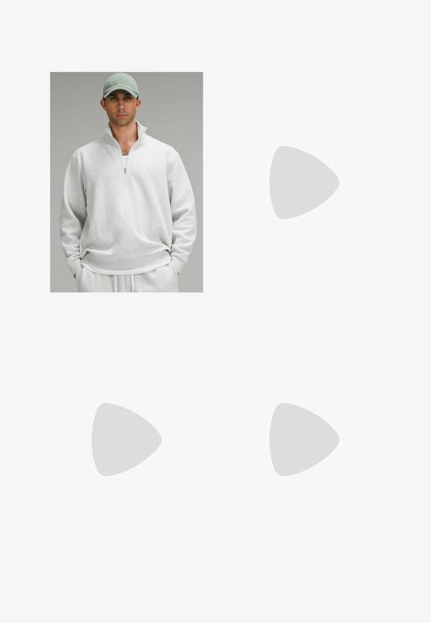 lululemon STEADY STATE HALF-ZIP - Sweat polaire - heathered core ultra light grey; T-shirt noir à manches courtes en coton, avec un col rond et une coupe décontractée. Texture lisse avec des détails de couture minimalistes.; Pantalons larges noirs en tissu doux avec une taille à cordon, poches latérales et une poche d'accent en forme de triangle. Détails en métal argenté inclus.; Chaussure de course noire mettant en avant un mélange de mesh et de matériaux synthétiques, avec une semelle épaisse, un design arrondi et un logo bien visible sur le côté.; Lunettes de soleil grises angulaires avec des détails en argent, sur un fond clair. Les verres présentent une forme géométrique unique.