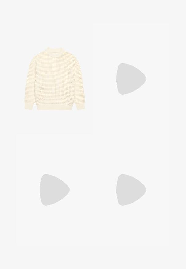 BLKVIS CREWNECK - Maglione - antique white; Tre canotte bianche a coste in cotone. Presentano un colletto rotondo e piccole etichette nere vicino all'orlo. Disponibile in diverse taglie.; Camicetta a maniche corte bianca e nera con un motivo a logo, pantaloni corti color khaki e scarpe da ginnastica alte nere. Cappello a secchiello beige e cavi visibili.; Mocassino in pelle marrone con dettagli in frange, superficie testurizzata e cuciture gialle in contrasto lungo la suola in gomma nera. Vista laterale.