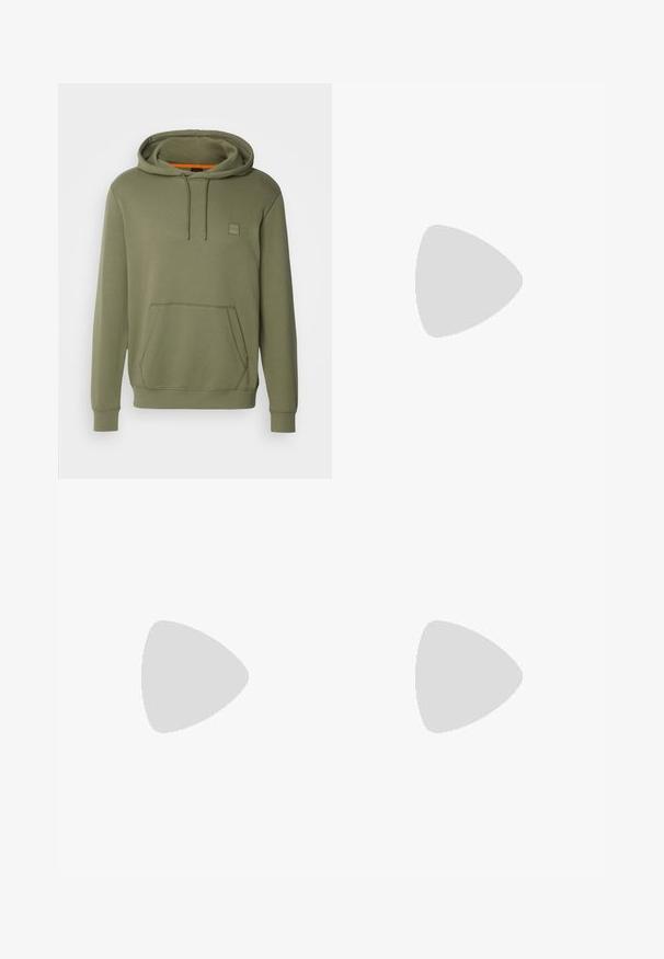 BOSS WETALK - Camisola - open green; Lacoste Calças de fato de treino - hammam; Sapatilha branca com detalhes verdes e sola de borracha preta. Apresenta painéis em malha e sintéticos, com um acabamento texturizado e costura visível.; Conjunto de sete anéis de prata com vários designs, incluindo padrões torcidos, entrelaçados e gravados. Diferentes formas e larguras.