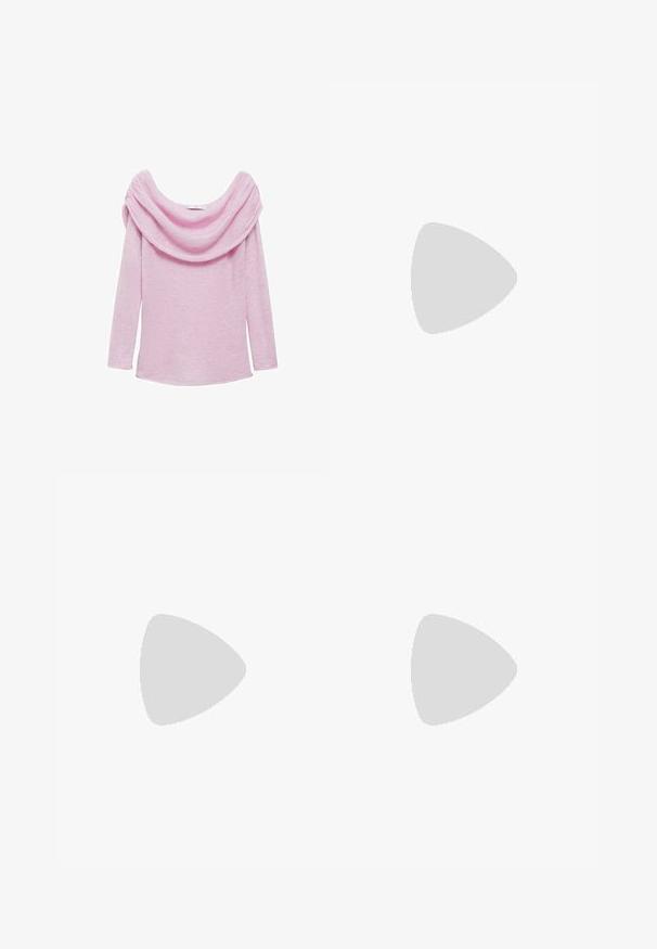 Långärmad topp i mjuk rosa tyg med draperad halsringning och avslappnad passform. Har en texturerad yta och rundad nederkant.; Breda ben mörkblå denimjeans med hög midja, klassisk femfickdesign och synlig sömnadsdetalj. Slät textur, enfärgad finish.; Röda nätballerinor med spetsig tå, med en tunn rem och spänne. Överdelen har ett öppet, bikupemönster.; Runda, bruntonade solglasögon med en glansig bordeauxfärgad ram. Smala bågar med subtilt varumärkesdetalj. Platt linsdesign.