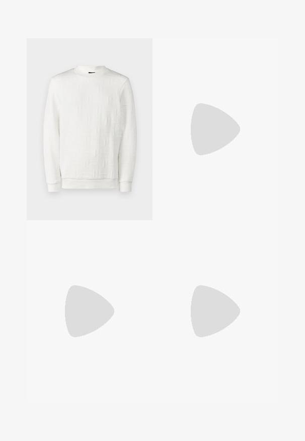 JOOP! Jeans ANTAIOS - Džemper - natural; Mustmustritsed mustad püksid sirge istumisega, valmistatud siledast kangast. Varustatud vööloopide ja voldiga esiosal.; Valged nahast spordijalatsid siledast nahast viimistlusega, ümarate varvastega, lamekestega ja tekstuuriga tallaga. Hall suede aktsent kanna juures.; Selged plastist prillid ristkülikukujuliste pruunide läätsedega, millel on õhukesed, läbipaistvad varsud ja metallaktsendid templites.