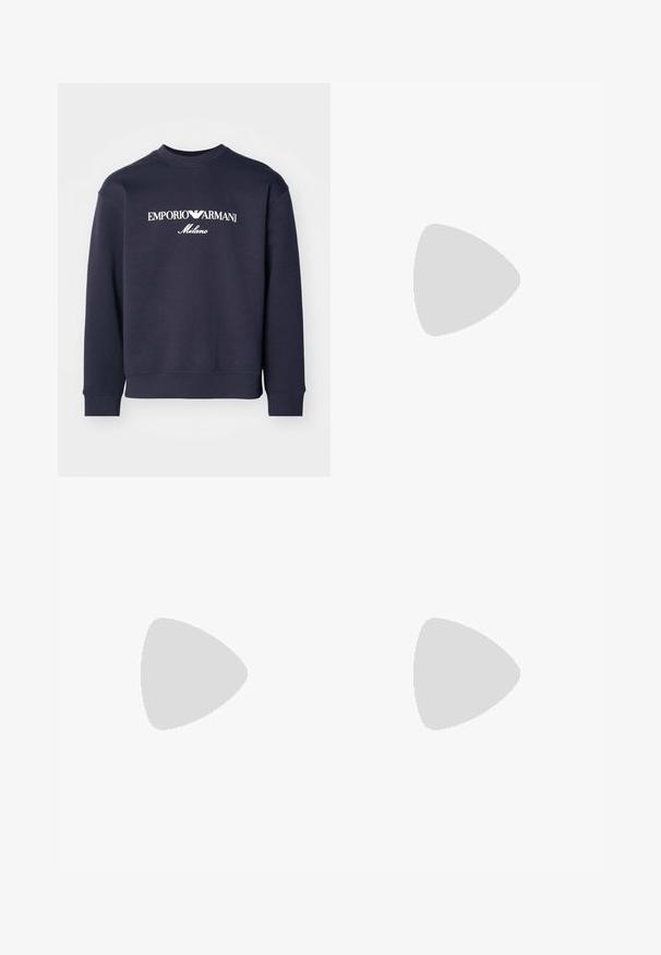 Mornarsko plava dukserica s dugim rukavima, rebrastim manžetama i okruglim izrezom. Sadrži bijele logotipe "EMPORIO ARMANI" i "Milano" sprijeda.; Mornarsko plavi slim-fit traperice izrađene od denima, s prednjim zatvaranjem gumbom, dizajnom s pet džepova i suptilnom teksturom s glatkim završetkom.; Bijele kožne tenisice s glatkom površinom, okruglim vrhom, ravnim vezicama i teksturiranom potplatom. Imaju suptilan logo na peti.; Crne okrugle sunčane naočale s tamnim staklima i tankim metalnim ručkama. Uključuju prozirne vrhove ručki i srebrne naglaske na šarkama. Minimalistički dizajn.