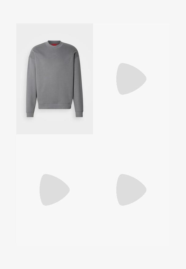 HUGO DAPOCREW - Felpa - open grey; T-shirt bianca a maniche corte con il testo "HUGO" in stile fiamma blu e verde sul petto, scollatura rotonda e etichetta interna blu.; Pantaloni cargo neri in cotone con vestibilità comoda, dotati di tasche laterali, chiusura a bottone e gambe dritti. Design semplice senza motivi.; Stivale alla caviglia nero con finitura liscia, pannelli laterali elastici e un tab di presa rosso a contrasto, dotato di una suola in gomma spessa e punta arrotondata.