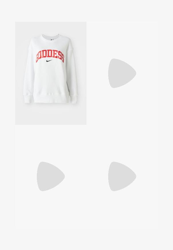 Balta sporta krekla ar uzrakstu "GODDESS" pamanāmās sarkanās krāsās un nelielo melno Nike logotipu. Ar apaļu kaklu un ribotām piedurknēm oraz apakšmalu. Mīksta tekstūra.; Navy zila sporta bikses, izgatavotas no mīksta auduma, ar elastīgu jostu ar auklu, elastīgiem piedurknēm un mazu balto logo.; Gaiši zili sporta apavi ar sudraba akcentiem, teksturēts augšējais pārklājums, mīksts zole un redzama gaisa vienība. Apvienoti ar baltām ribotām zeķēm.; Tumši zilās džinsu soma ar mīkstu, vaļīgu formu, aprīkotā ar hobo stila rokturi un teksturētu virsmu. Nav redzamu metāla detaļu.