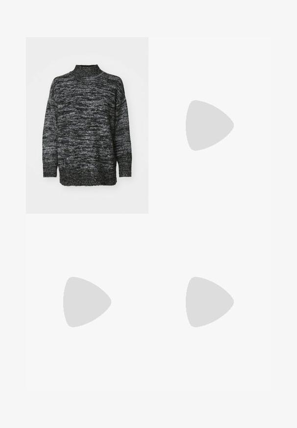 Gebreide trui in zwart en grijs gemêleerd patroon, met een hoge hals en losse, lange mouwen. Zachte textuur, ontspannen pasvorm.; Beige wijde pijpen broek van zachte katoen, met een riem en zijzakken. De stof heeft een gladde textuur met opgerolde manchetten.; Zwarte gepolijste leren slingback hakken met een spitse neus, een ronde uitsnede en een blokhak. Voorzien van een gouden gespaccent.; Beige handtas met een geweven textuur, een gladde crèmekleurige klep en een korte schouderriem. Gouden accenten voegen detail toe aan het ontwerp.