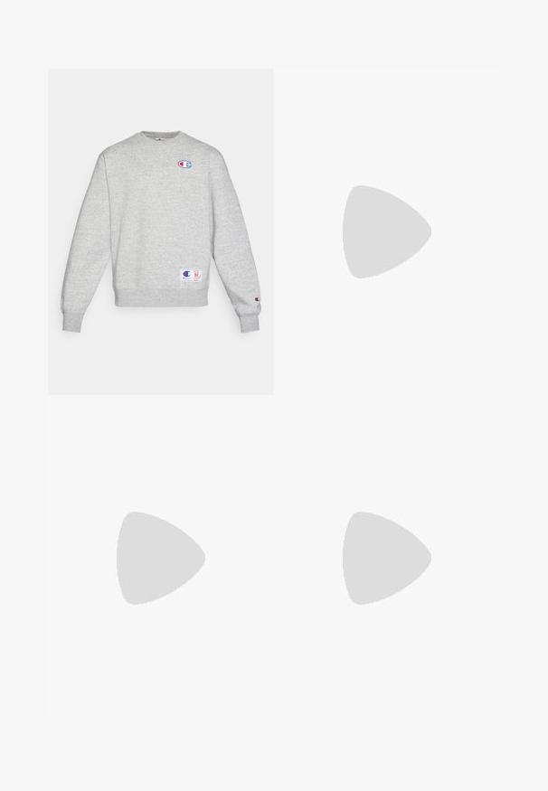 Champion RETRO SPORT CREWNECK BACKPRINT - Sudadera - grey; Camiseta de algodón de cuello redondo en color blanco, con mangas cortas y un pequeño logo bordado en el área del pecho izquierdo. Textura suave.; Pantalones de chándal grises hechos de una suave mezcla de algodón, con una cinturilla elástica, piernas ceñidas y un pequeño logo en la zona del bolsillo izquierdo.; Zapatillas deportivas blancas con un upper sintético suave, acento del logo en negro y detalles perforados en los laterales. Suela de goma.