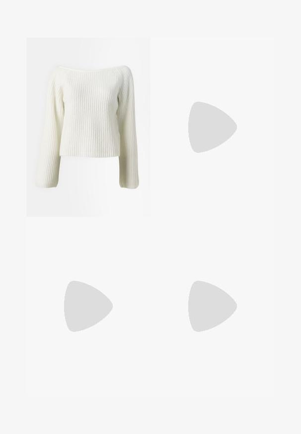 Pulover alb din tricot cu dungi, cu mâneci lungi și decolteu off-the-shoulder, având un material texturat și un design scurt.; Pantaloni evazați din țesătură albă, cu talie înaltă, pliseuri duble și închidere cu nasture. Textură netedă și design croit.; Botine din suede de culoare bej, cu vârf ascuțit, arbore de înălțime medie și cusături decorative pe lateral. Au un toc din lemn stratificat.; Geantă de umăr din piele ecologică maro, cu o formă curbată, cusături minime și un accent din metal auriu. Are un închidere cu fermoar în partea de sus și o curea ajustabilă.