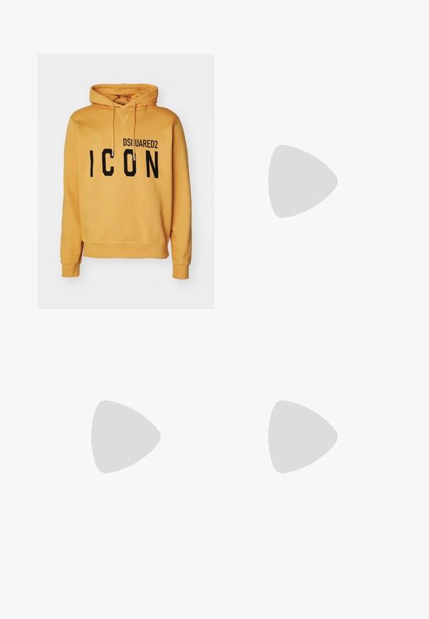Sweatshirt à capuche jaune avec poche kangourou, arborant le texte "DSQUARED2 ICON" en lettres noires en gras sur le devant et des détails de cordon de serrage.; Débardeur sans manches en coton blanc avec un col rond, présentant une texture lisse et une coupe ajustée, conçu pour un usage décontracté.; Pantalons de survêtement noirs avec une texture douce, des jambes fuselées et des poches. L'arrière affiche "DSQUARED2 ICON" en lettres blanches épaisses.; Mocassins beige avec un motif en relief, une bande accentuée rouge et un talon noir brillant. Ils disposent d'une lanière avec une boucle décorative. Semelle noire plate.