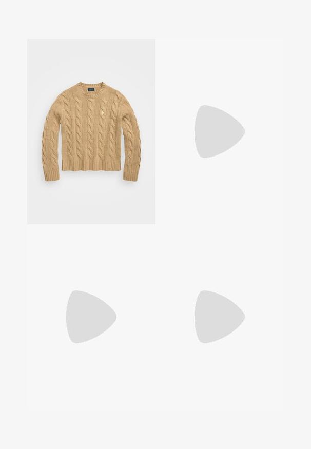 Polo Ralph Lauren CLASSIC LONG SLEEVE - Pulover - camel melange; Široke jeans hlače v off-white denim tkanini. Visok pas z gumbnim zapiranjem, dvema sprednjima žepoma in detajli kontrastnega šivanja.; Črne platforme čevlje z okroglo konico, ki imajo puhasto smetano barve ovratnik in vezalne detajle, v kombinaciji z ohlapnimi bež hlačami na lesenem tleh.; Rjava teksturirana usnjena torba čez ramo z zlatim verižnim trakom in zapiranjem na pokrov. Spredaj je vidna podrobnost logotipa in žep pod pokrovom.