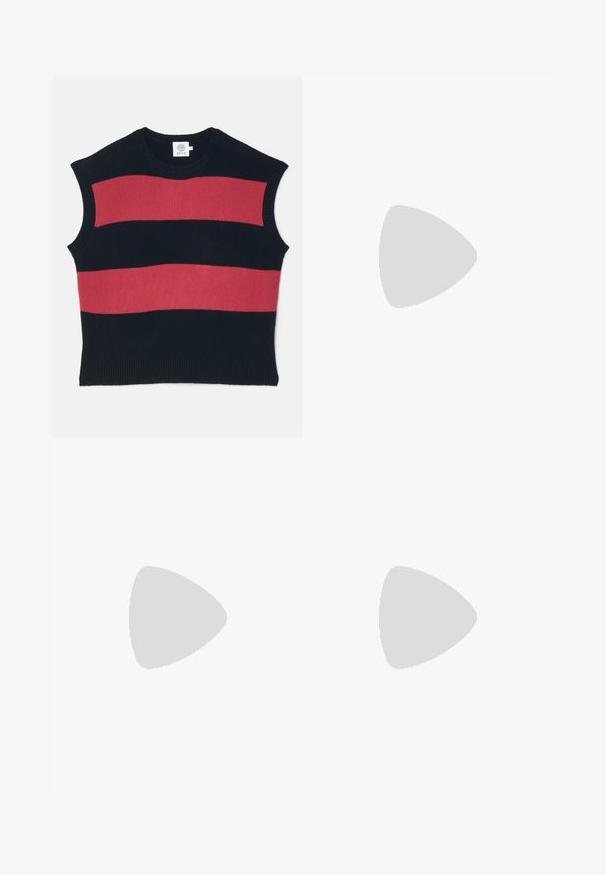 Maglione senza maniche in nero e rosso con strisce orizzontali. Texture a coste, scollo rotondo, etichetta visibile sulla parte superiore.; Pantaloni neri a campana realizzati in tessuto misto cotone, caratterizzati da chiusura con bottone, passanti per cintura e una superficie liscia senza motivi visibili.; Mocassino da uomo in pelle nera con tacco basso e design classico a striscia, mostrato in profilo laterale su sfondo bianco.; Borsa a tracolla nera in pelle con finitura testurizzata, manici doppi e tracolla regolabile. Presenta una tasca con zip dorata sul davanti.