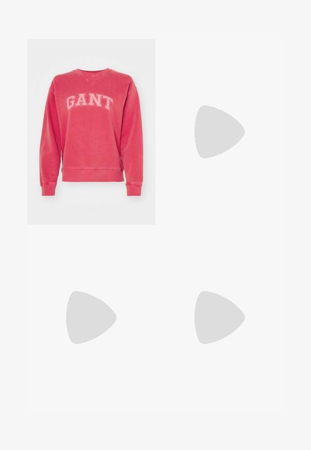 Rode crewneck sweatshirts van een katoenmix, met het woord "GANT" in grote, geborduurde letters op de borst. Ribgebreide manchetten en zoom.; Witte katoenen crop top met verstelbare strikbanden, knoopsluiting aan de voorkant, geplooid ontwerp en kant langs de zoom. Soepele textuur, lichtgewicht stof.; Lichtblauwe denim jeans met een rechte pijpontwerp, uitgerust met een verouderde zoom, koperen klinknagels en een klassieke vijf-pocketstijl.; Grijze canvas sneaker met witte rubberen zool, zwarte streep en metalen oogjes. Kenmerkt zich door een ronde neus, low-top ontwerp en textiele stof.; Goudkleurige sferische oorbellen met een glanzend, reflecterend oppervlak. Het ontwerp is eenvoudig en glad, wat zorgt voor een moderne, minimalistische uitstraling.