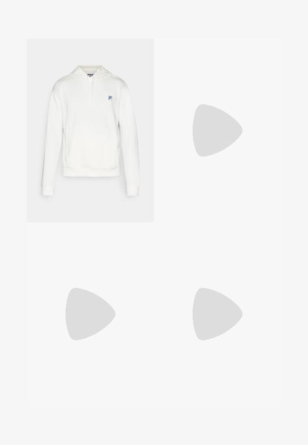 Hvit fleece hoodie med snor og frontlomme. Har en liten blå FILA-logo på brystet. Myk tekstur, uformell design.; Hvit bomull t-skjorte med rund hals og korte ermer. Har en lomme på venstre bryst og en liten grønn Lacoste-logo.; Hvite treningsbukser laget av mykt stoff, med en tapered design, elastisk midje og svarte sidestriper for kontrast og detaljer.; Hvite lær sneakers med perforert tåboks, flate snørebånd og polstret krage. Har preget logo på siden og strukturert gummisåle.