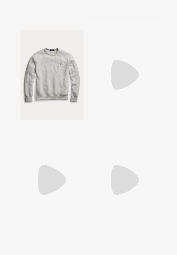 Sweatshirt de algodão cinza claro com decote redondo, punhos e bainha canelados. Apresenta um pequeno logótipo bordado no peito. Textura: suave.; Camisa polo branca em algodão, com colarinho de dois botões, mangas curtas e um logótipo discreto no lado esquerdo do peito. Textura suave.; Chinos brancos feitos de algodão, com frente lisa, passadores de cinto, dois bolsos laterais e um único bolso traseiro. Textura suave com perna reta.; Sapatilhas brancas feitas de material sintético texturizado, com um logótipo azul marinho, design com atacadores e sola de borracha de perfil baixo.