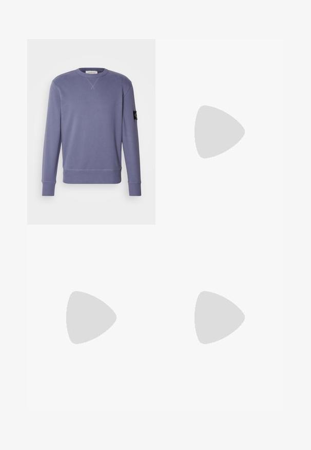 Calvin Klein Jeans BADGE CREW NECK - Sweatshirt - grisaille; Light blue denim jeans with a relaxed fit and straight legs, featuring a classic five-pocket design and contrasting stitching details.; Navy and white athletic shoes with a textured upper, laces, and rubber sole, paired with dark denim pants with orange stitching.; Black sunglasses with a rectangular shape, dark lenses, silver accents at the temples, and a matte finish on the frame.