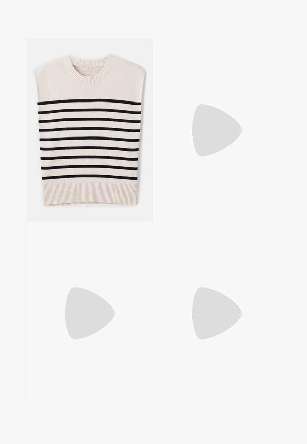 Vanessa Bruno CASSANDRA - Pullover - ecru/marine; Pantalons beiges ajustés à coupe droite, avec des plis à l'avant, une texture lisse et une taille mi-haute. Pas de poches visibles.; Sandale en cuir noir avec des lanières croisées et un accent circulaire doré. Semelle plate avec une fermeture à boucle au niveau de la cheville.; Sac à épaule en cuir noir avec une texture lisse, doté d'une fine bandoulière longue et d'un discret détail cousu au centre.