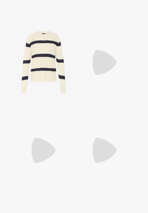 Pletena jopica v kremni barvi z mornarsko modrimi vodoravnimi črtami; ima okroglo izrez, dolge rokave in gumbaste detajle na enem ramenu.; Hlače širokih nogavic v svetli kremni barvi. Narejene iz gladkega materiala s plitkimi naborki spredaj in stranskimi žepi.; Sandal z visoko peto z naramnicami v beli usnjeni izvedbi s popolnim dizajnom, prozorno blok peto in dekorativnim elementom na prstih.; Rjava usnjena torbica prek telesa s ukrivljeno obliko, zlate opreme in sponko. Ima odstranljiv naramni trak.