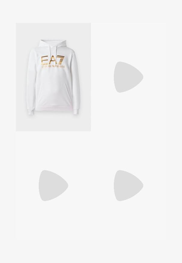 Hoodie branco com bolso frontal, apresentando um logotipo metálico dourado que diz "EA7 EMPORIO ARMANI". Tecido suave e punhos canelados.; T-shirt preta feita de algodão, com decote redondo e mangas curtas. Logótipo bordado "EA7 EMPORIO ARMANI" em branco na frente.; Calças de treino pretas feitas de um tecido suave, com uma cintura elástica e punhos, e um logotipo em contraste impresso na lateral.; Sapatilha branca com um cabedal em couro liso e de perfil baixo. Apresenta um bico redondo, seis ilhoses e uma sola de borracha texturizada.