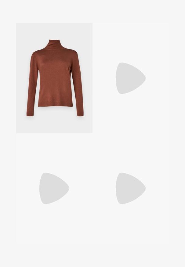 WEEKEND MaxMara KIKU - Strikkegenser - cuoio; Lys blå denimjeans med rette ben, subtil fading og medium høyde på livet. Har fem lommer og beltehemper.; Sorte skinnloafer med en sydd mønster, glatt tekstur, gullspenne, og rund tå, plassert på en lav svart såle.; Sœur Skulderveske - cognac