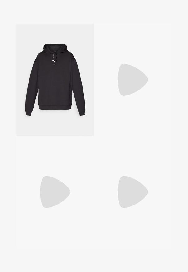 Sudadera con capucha negra y mangas largas, hecha de una tela suave. Presenta un pequeño logo blanco en el pecho y capucha con cordones.; Jeans de denim gris oscuro con un diseño de pierna recta, que cuentan con un cierre de cremallera, cinco bolsillos y sutiles detalles de desvanecimiento en la tela.; Botín de ante marrón claro con collar acolchado negro, ojales de metal dorado, detalles de costura blanca y suela de goma resistente con tacos pronunciados.; Gafas de sol con un elegante marco de plástico gris claro, diseño envolvente, lentes oscuros y una textura suave. Presentan un branding mínimo en el lateral.