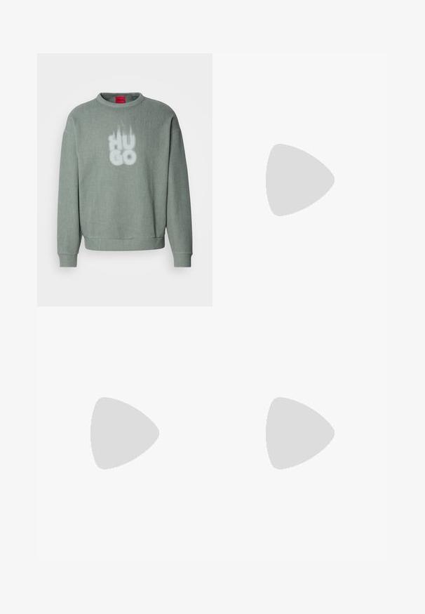 Sudadera de color verde claro con textura de canalé, con un cuello redondo y un sutil gráfico de la palabra "HUGO" en blanco en la parte frontal.; Jeans de mezclilla azul con cintura alta, diseño de pierna recta y un ligero desgaste. Presentan un estilo clásico de cinco bolsillos y un cierre de cremallera.; Botín negro con un acabado liso, paneles laterales elásticos y una lengüeta de tirón roja contrastante, que presenta una suela de goma gruesa y punta redondeada.; HUGO Gafas de sol - black