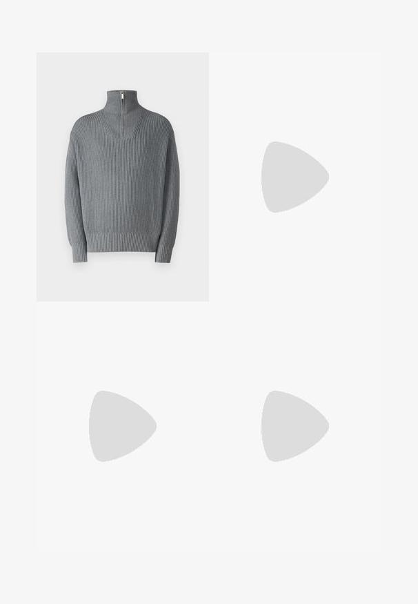 Maglione grigio a coste con colletto alto con zip e maniche lunghe. Presenta un motivo di maglia testurizzata con una vestibilità comoda e polsini elasticizzati.; T-shirt bianco in cotone con maniche corte, scollo rotondo e vestibilità rilassata. Texture liscia senza pattern o dettagli visibili.; Pantaloni neri con design a pieghe sul davanti, realizzati in tessuto morbido. Presentano una chiusura con bottone e passanti per cintura; vestibilità a gamba dritta.; Sneakers in suede nero con lacci bianchi e tre strisce bianche. Presentano un logo circolare nero sulla linguetta e una suola in gomma color gomma.