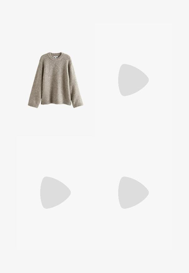 Ljusbrun, strukturerad tröja med rundad halsringning, sänkta axlar och långa ärmar; tillverkad av ett mjukt, lurvigt material.; Vit t-shirt med kort ärm i bomull. Har en rundad halsringning och en avslappnad passform. Slät textur utan synliga mönster eller detaljer.; Bruna linnbyxor med vid ben, platt fram och två sidofickor, med en skräddarsydd design som erbjuder en avslappnad, flödande siluett.; Bruna mockaskor med vita detaljer och snören. Gummisula i beige. Bärs med vita strumpor med svarta ränder. Grön strukturerad golvyta.