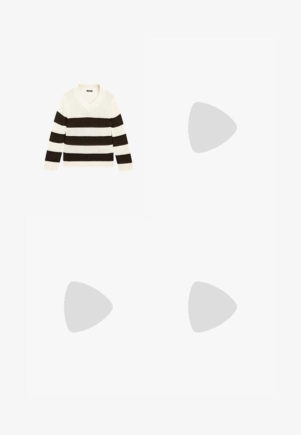 Maglione a V con righe, caratterizzato da ampie righe alternate in crema e marrone scuro, texture a maglia e maniche lunghe.; Pantaloni a gamba larga marroni con una texture liscia, dotati di una cintura nera in vita e tasche laterali. Design sartoriale e vestibilità rilassata.; Bershka Sandali con tacco - black; Borsa a spalla in pelle marrone con due manici lunghi, forma rettangolare strutturata, texture liscia e dettagli di cucitura sottili.