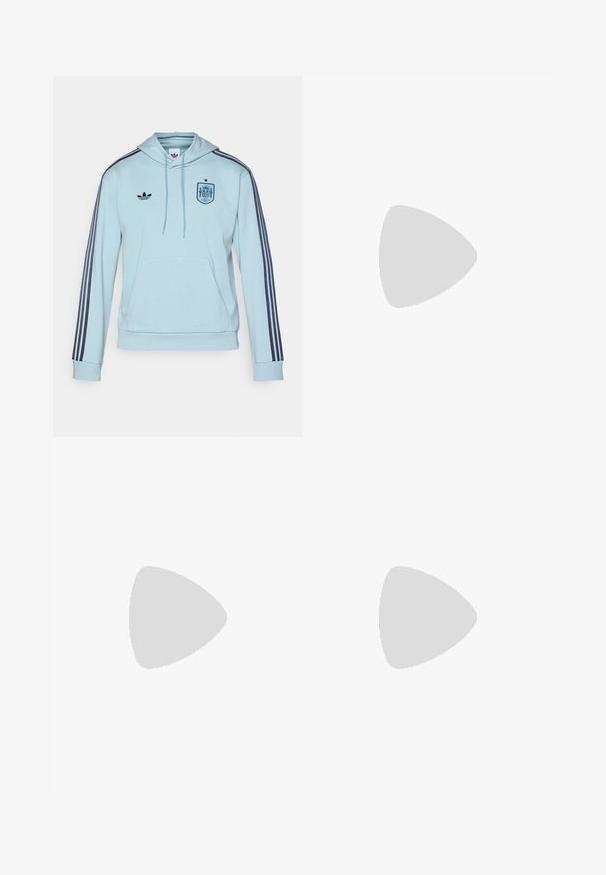 Lyseblå hættetrøje med marineblå striber, forlommeslomme og broderet spansk våbenskjold på brystet. Udstyret med Adidas-logo på siden.; Hvide bomulds T-shirts, korte ærmer, rund halsdesign, ensartet tekstur, stablet i en række, med diskret branding ved halsåbningen.; Mørkeblå træningsbukser med elastisk talje, lyseblå sidelister og en glat tekstur. Inkluderer logodetalje på siden.; Hvide lædersneakers med grå ruskindsnæse, tre horisontale hvide striber, blå accent og brun gummisål. Tekstureret detalje på sålen.