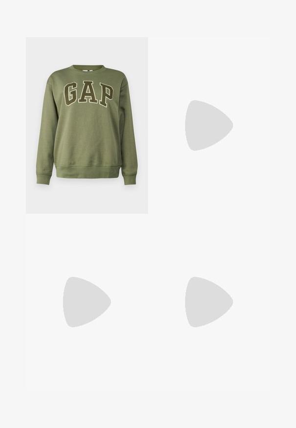 Felpa verde in cotone con collo a giro e polsini a costine, caratterizzata da grandi lettere "GAP" di colore contrastante sul davanti.; Jeans in denim nero con un design a gamba dritta, cinque tasche e dettagli in metallo. Presentano una chiusura a bottoni e cuciture minime.; Sneakers Nike bianchi con accenti rossi, abbinati a pantaloni neri con un motivo floreale. La texture è liscia con una suola piatta intrecciata.; Un paio di occhiali da sole rettangolari con montatura traslucida blu chiaro e lenti grigie scure, dotati di aste dritte e dettagli hardware minimali.