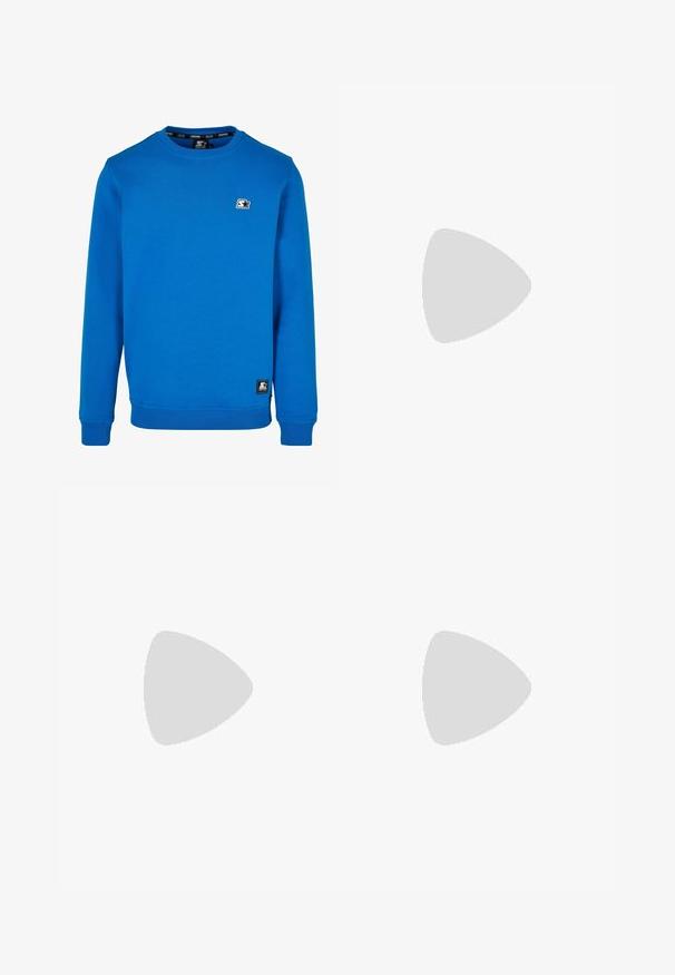 Sudadera azul de cuello redondo hecha de una mezcla de algodón con puños y dobladillo de canalé. Presenta un pequeño logo en blanco y negro en el pecho.; Camiseta de mezcla de algodón gris con logo negro de Nike; presenta una pequeña etiqueta de Nike en el dobladillo lateral; diseño simple, mangas cortas.; Pantalones cargo beige de un material de algodón ligero. Presenta puños elásticos, múltiples bolsillos laterales y un cierre de botón.; Zapatillas de cuero blanco con perforaciones, punta redonda, suela plana y cordones gruesos, con un logo de swoosh visible y "AIR" en el talón.