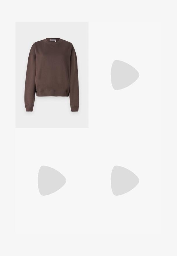 Pruun puuvillane spordipusa, millel on ümar kaelus, pikad varrukad ja soonikkoes põlved. Sile tekstuur ja lühendatud disain kaasaegse sobivuse jaoks.; Weekday NOVA LOW RISE SLIM BOOTCUT - Bootcut-teksad - lip blue; Mustad mustakottidega jalanõud, millel on võrkpaneeli disain, madala kanna ja nööpidega esiküljel. Valmistatud nahast ja võrkkangast.; Musta käärmeprindiga kott kõveraga käepidemega. Valmistatud tekstiilsetest, beežidest ja pruunidest materjalidest, millel on iseloomulik rombikujuline muster.