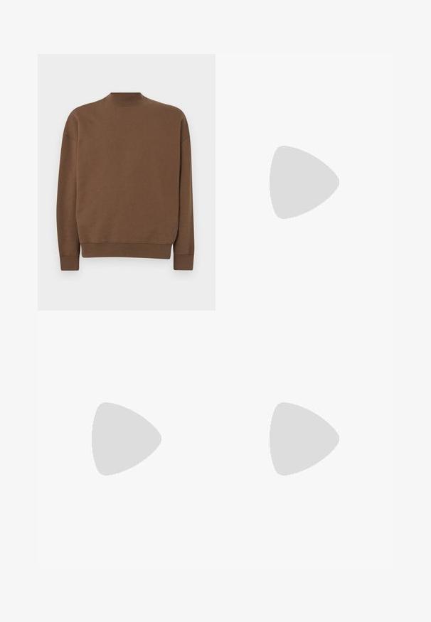 Sudadera marrón hecha de material suave. Presenta un cuello alto, mangas largas y un corte relajado. Detalle del logo sutil cerca del dobladillo.; Jeans de mezclilla azul claro con un corte amplio, piernas rectas, diseño de cinco bolsillos y cierre de botón en la cintura. Detalle de costura minimalista.; Zapatillas Lacoste en gris oscuro con material de malla y sintético, que cuentan con una suela texturizada y detalles en marrón en el cuello y la marca.; Riñonera en estampado de tie-dye azul oscuro con cremallera en la parte superior, material texturizado y un detalle de logotipo prominente en la parte frontal.