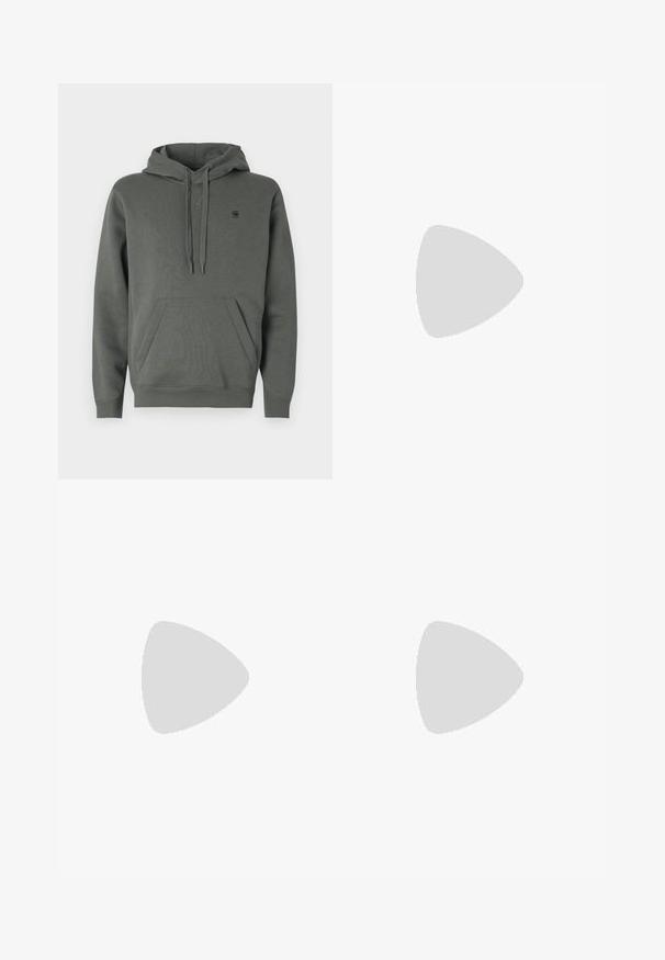 Hoodie din bumbac verde închis, cu buzunar tip kangaroo, glugă cu șnur reglabil și logo discret pe piept; textură fină și croială casuală.; Două tricouri negre cu guler în V, din bumbac moale. Mâneci scurte și o potrivire standard. Design minimalist cu un logo subtil pe piept.; Pantaloni de trening gri, dintr-un material moale, cu un elastic la talie și un șnur, picioare drepte și o textură netedă.; Adidași din piele albă cu un finisaj neted, vârf rotunjit, șireturi plate și o talpă texturată. Accente din piele întoarsă gri la călcâi.