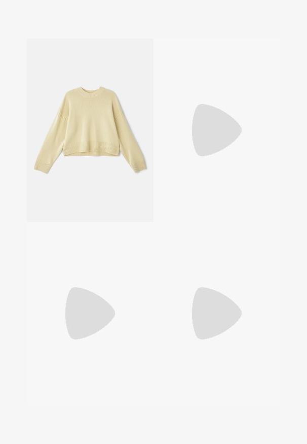 Vanessa Bruno ESTHER - Svetrík - jaune; Béžové nohavice s rovnou nohou, s pukmi vpredu a pútkami na opasok, vyrobené z hladkej látky.; Hnedé tkané slide sandále s oblejším prstom, otvoreným dizajnom, plochou podrážkou a textúrovaným povrchom. Ľahký materiál a minimalistický siluet.; Hnedá kabelka s embosovaným vzorom krokodíla, so spodnou rukoväťou a ramenným popruhom. Obsahuje výrazné logo na prednom klape. Mäkká textúra.