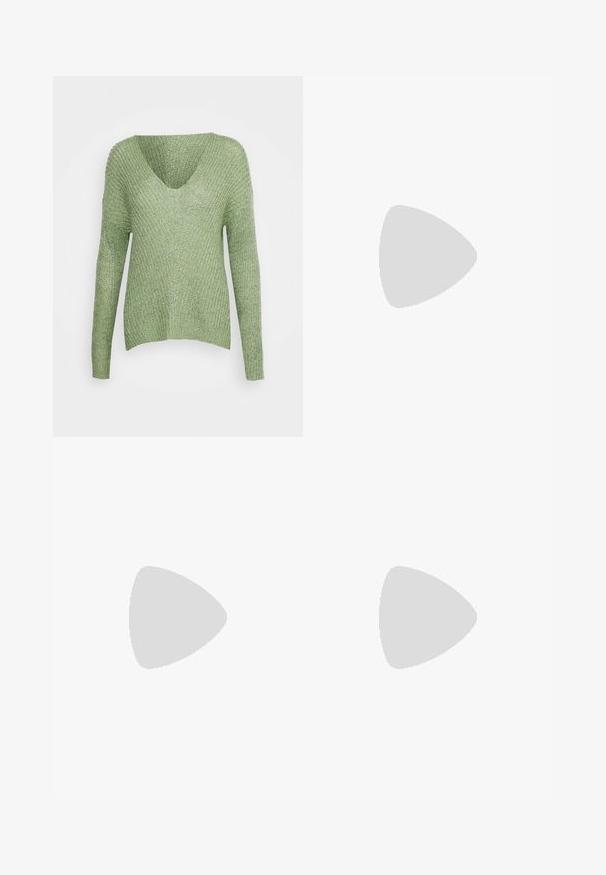 JDY JDYNEW MEGAN NOOS - Camisola - basil; Calças de fato de treino beija claro, feitas de um tecido suave, com cintura elástica ajustável, pernas largas e costuras verticais, apresentando uma textura lisa.; Sapatos de plataforma em couro preto com um salto bloco robusto, bico redondo e design clássico de atacadores. Apresentam uma textura suave e detalhes mínimos.; Bolsa de couro preta com forma curva, alça destacável e detalhes em dourado. A bolsa possui uma aba com detalhe de fivela.