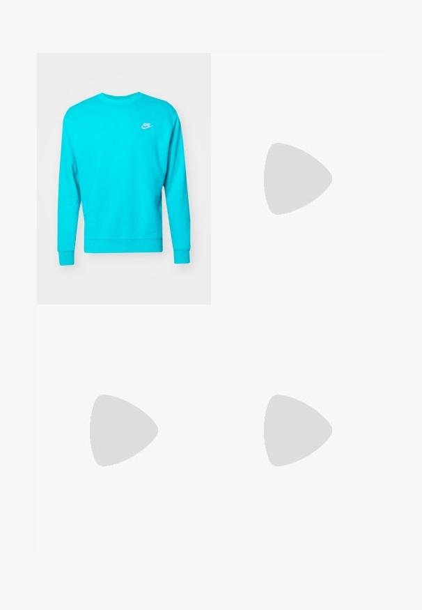 Nike Sportswear CLUB - Sweatshirt - dusty cactus/white; Carhartt WIP BASE  - Basic T-shirt - white; Light blue denim jeans with a loose fit, featuring a button closure, five pockets, and faded texture with subtle color variation.; Nike Sportswear AIR MAX 90 - Trainers - white